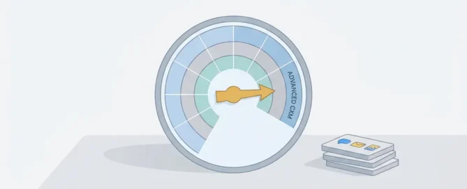 Minimalistische CXM-maturity snelheidsmeter met wijzer in hoge zone naast strakke metriekkaarten op lichte, rustige achtergrond